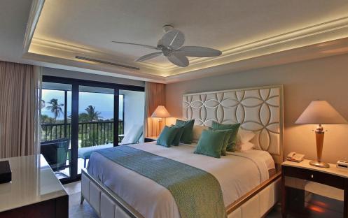 Sanibel Inn - Condo Bedroom Resort View
